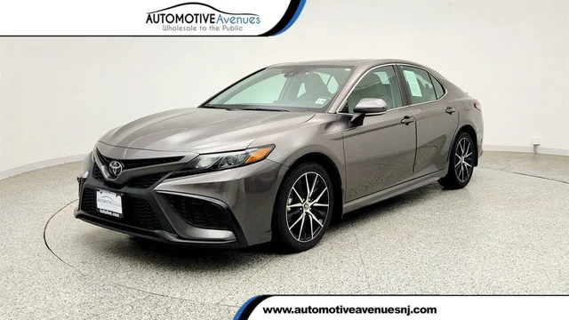 2023 Toyota Camry SE Automatic AWD w/ Cold Weather Pkg, Moonroof & Smart Key