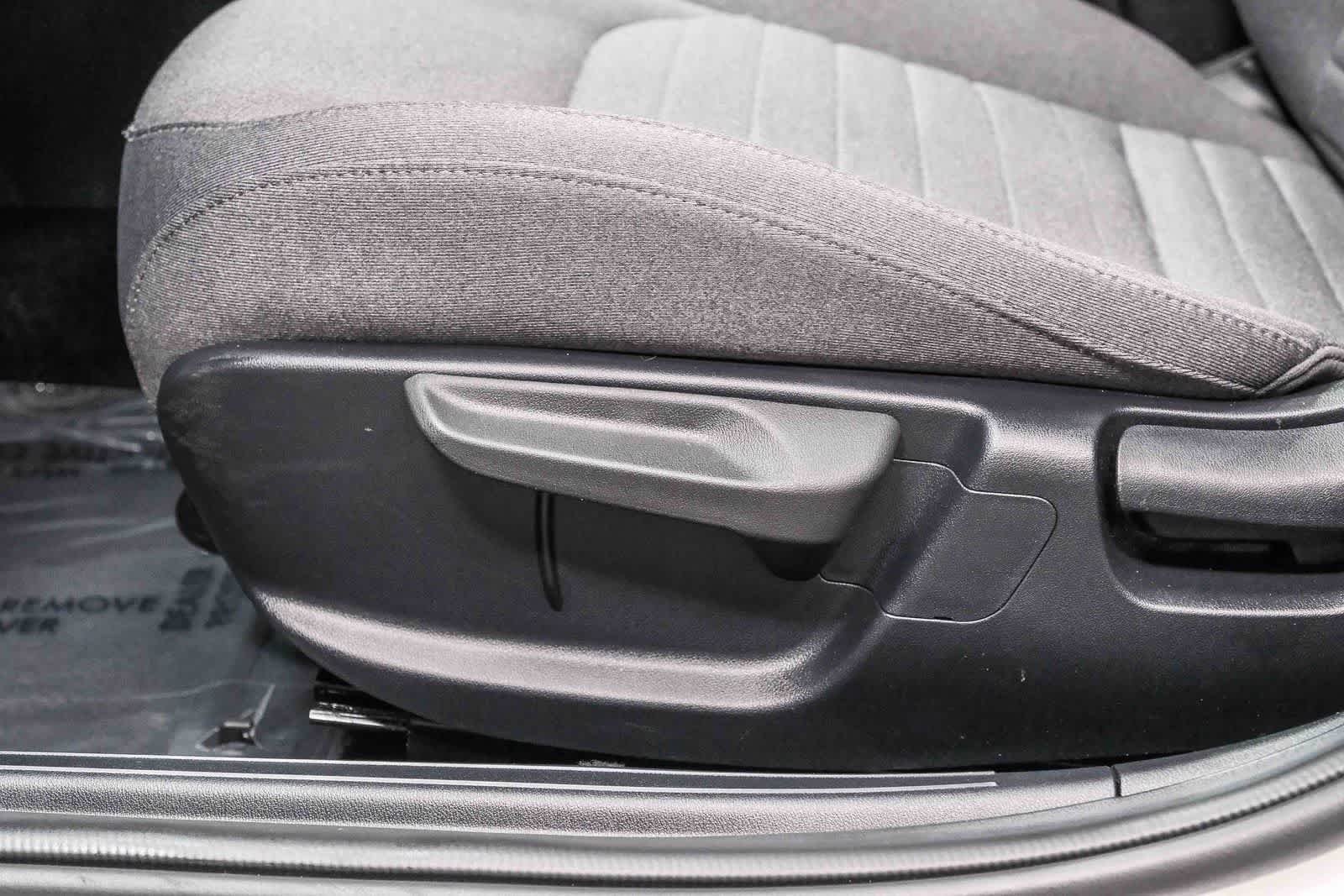 Used 2025 Snow White Pearl Kia EX image 25