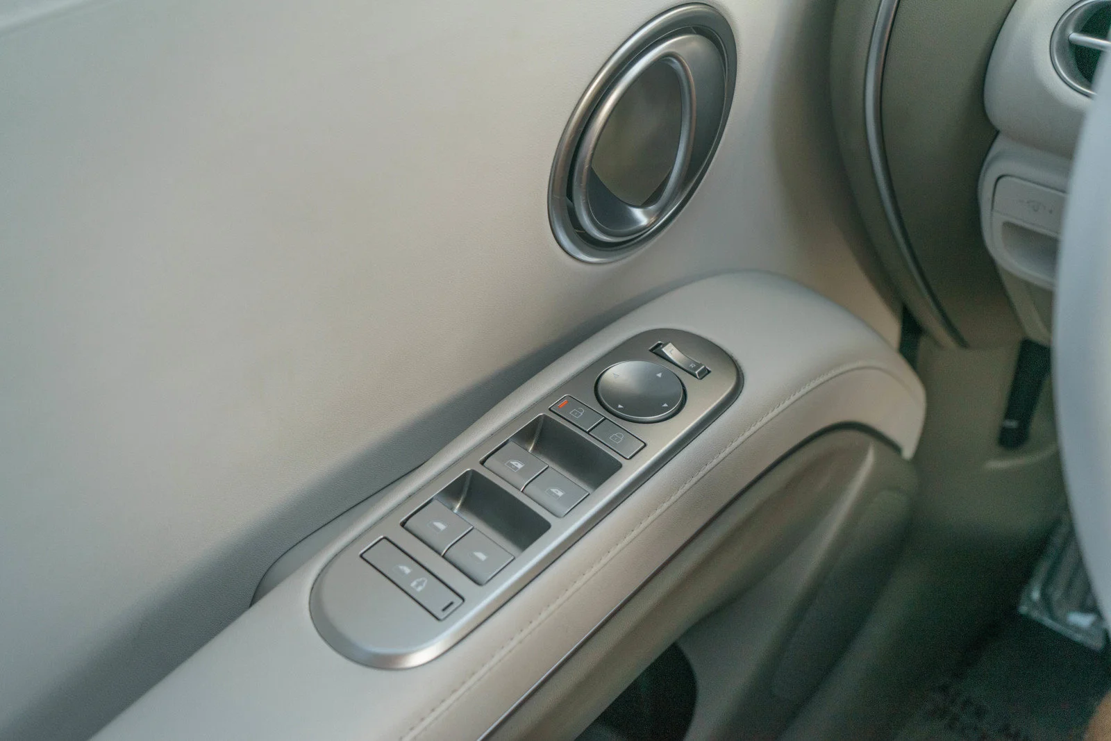 Used 2026 Creamy White Pearl Hyundai SEL image 27