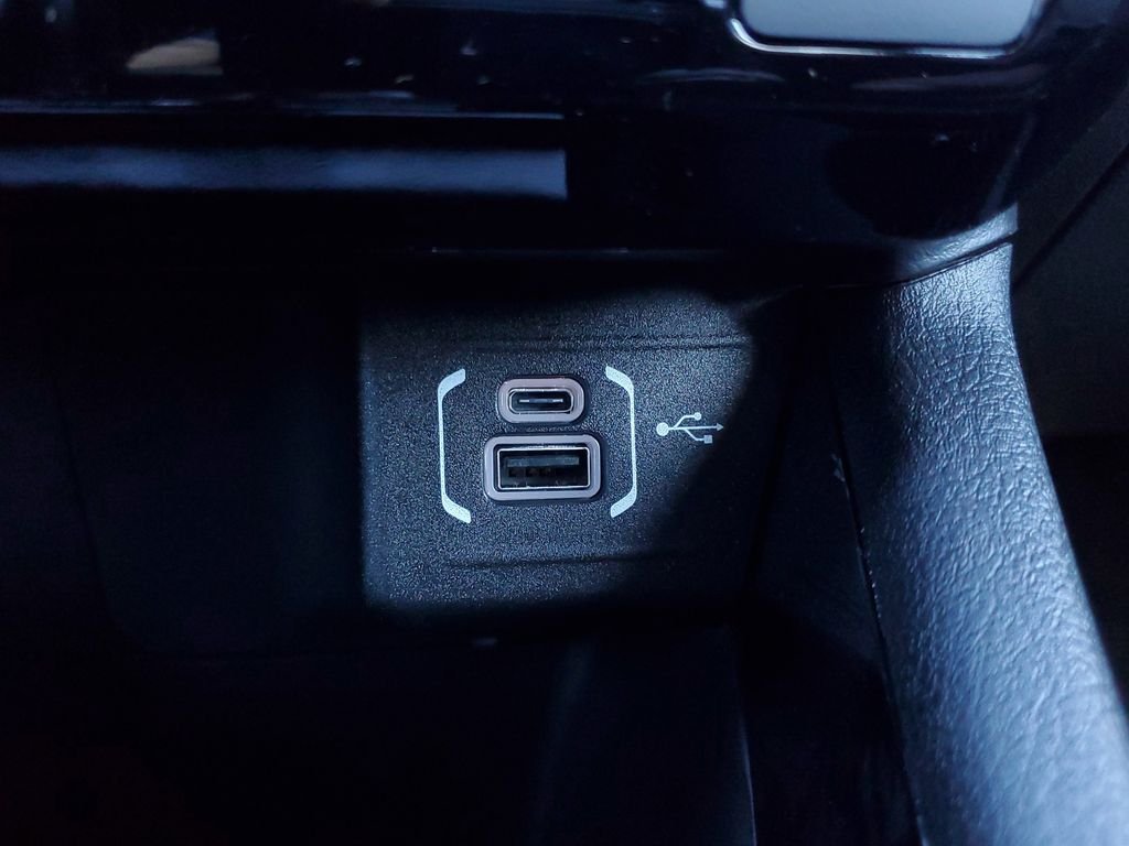 New 2026 Bright White Clearcoat Jeep Latitude image 30