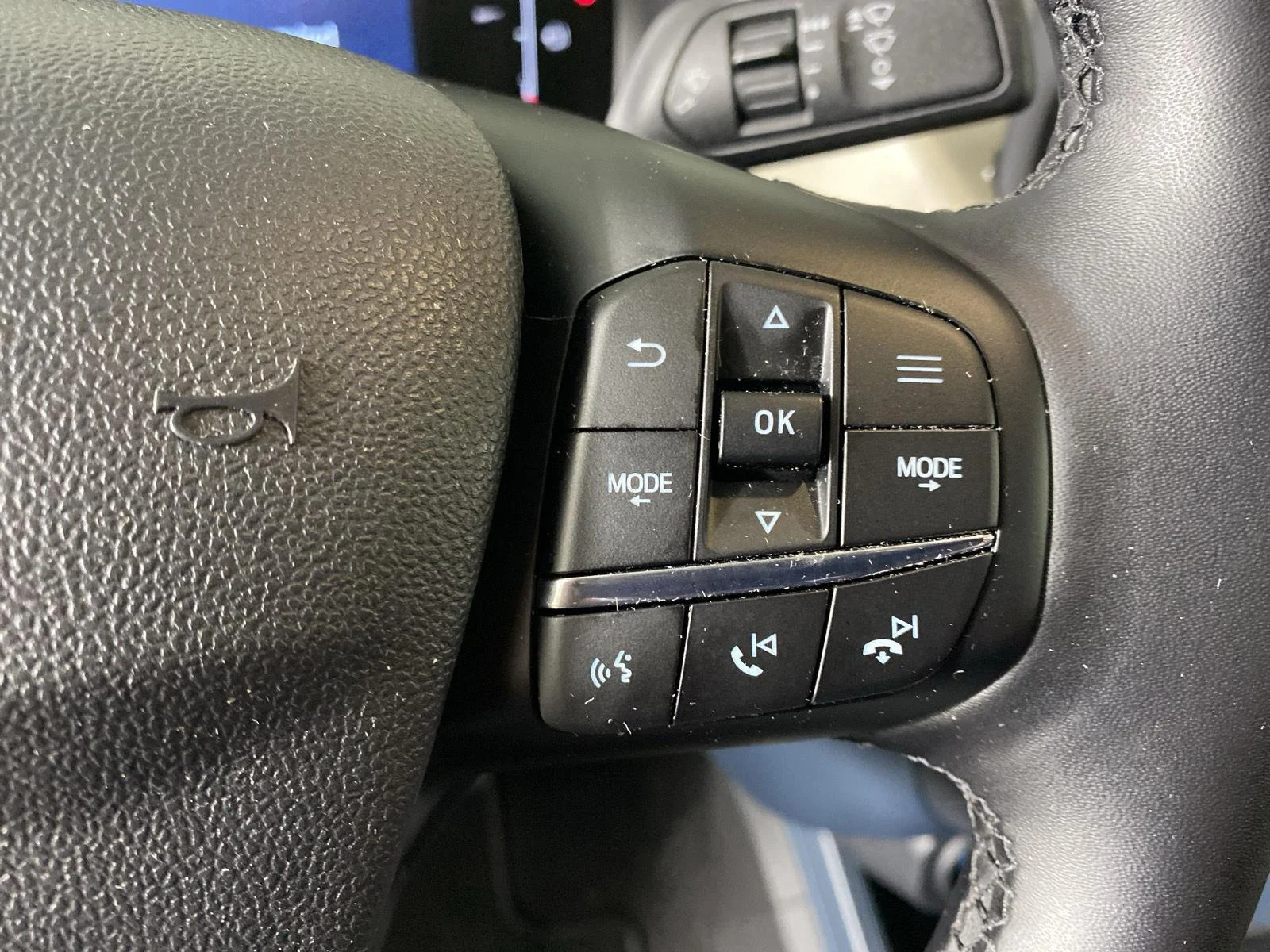 Used 2025 Azure Gray Metallic Ford LARIAT image 15