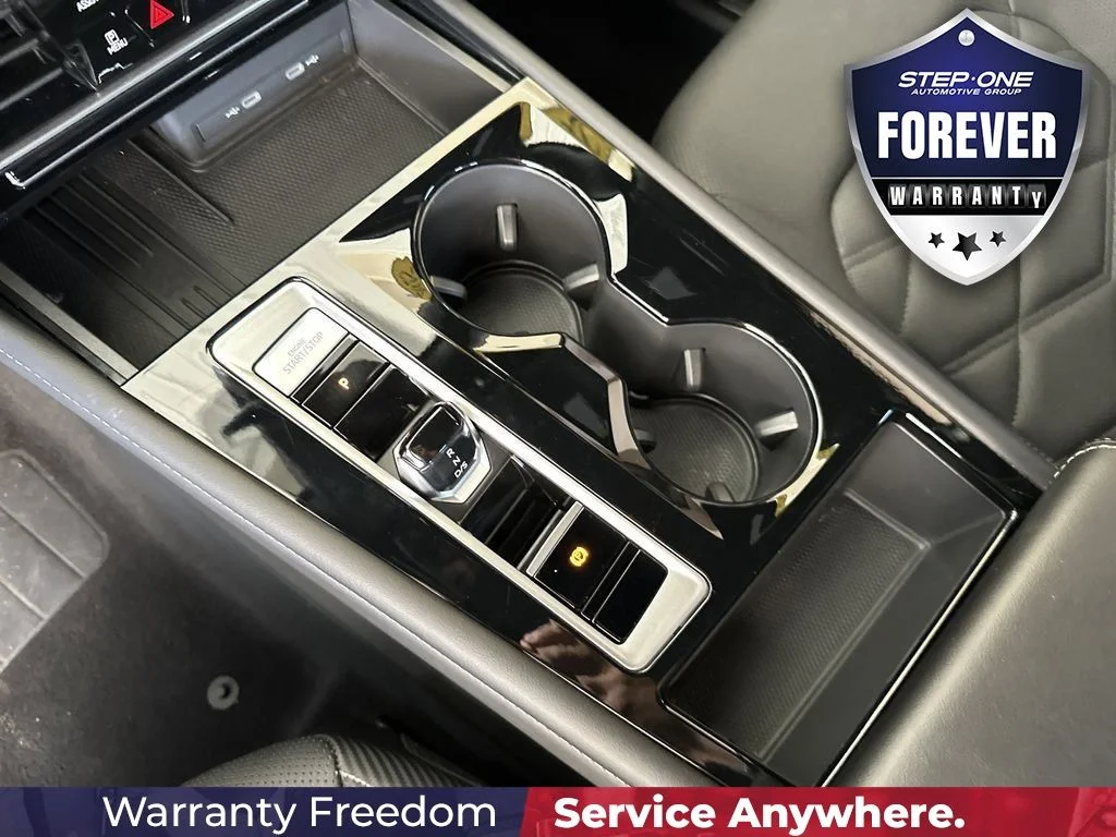 Used 2025  Volkswagen 2.0T SE w/Technology image 28