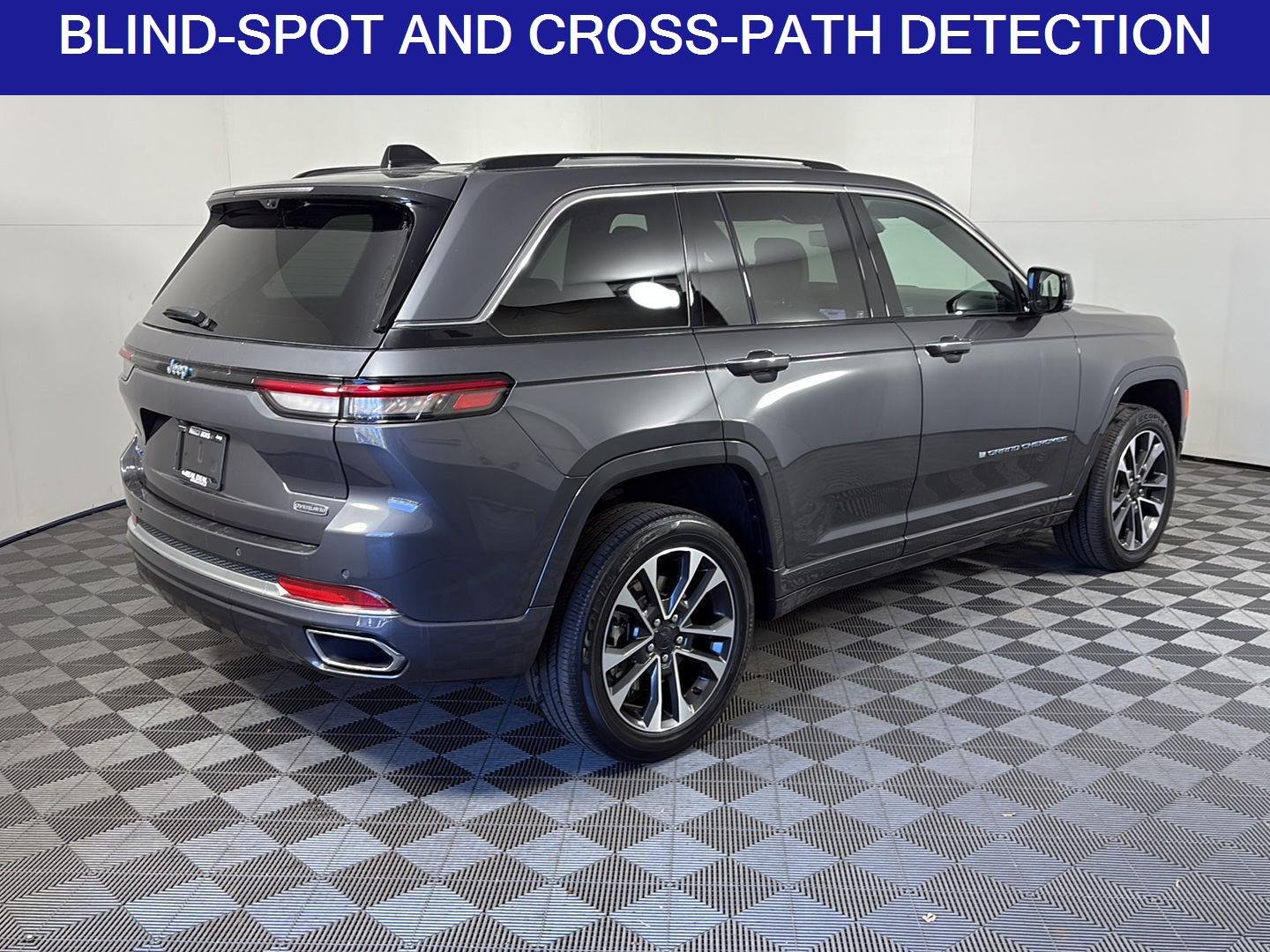 Used 2023 Baltic Gray Metallic Clearcoat Jeep Overland image 5
