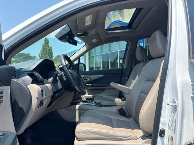 Certified Used 2023 Platinum White Pearl Honda RTL-E image 15
