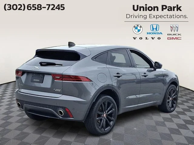 Used 2019  Jaguar R-Dynamic image 4