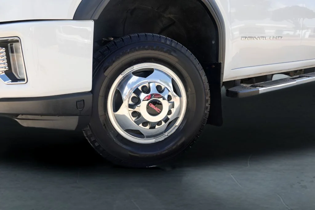 Used 2022 White GMC Denali image 4