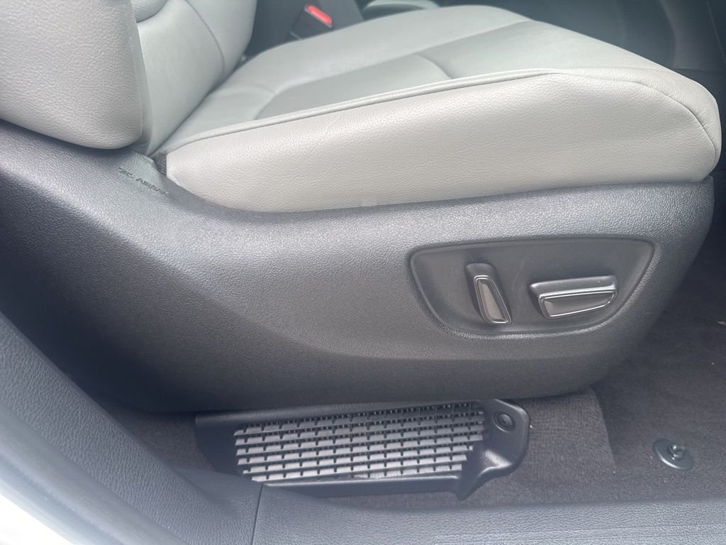 Used 2025 Beige Toyota XLE image 31