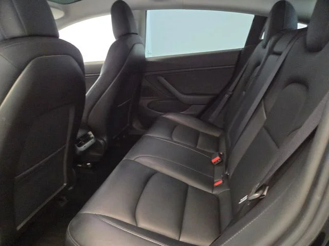 Used 2018  Tesla Long Range image 11