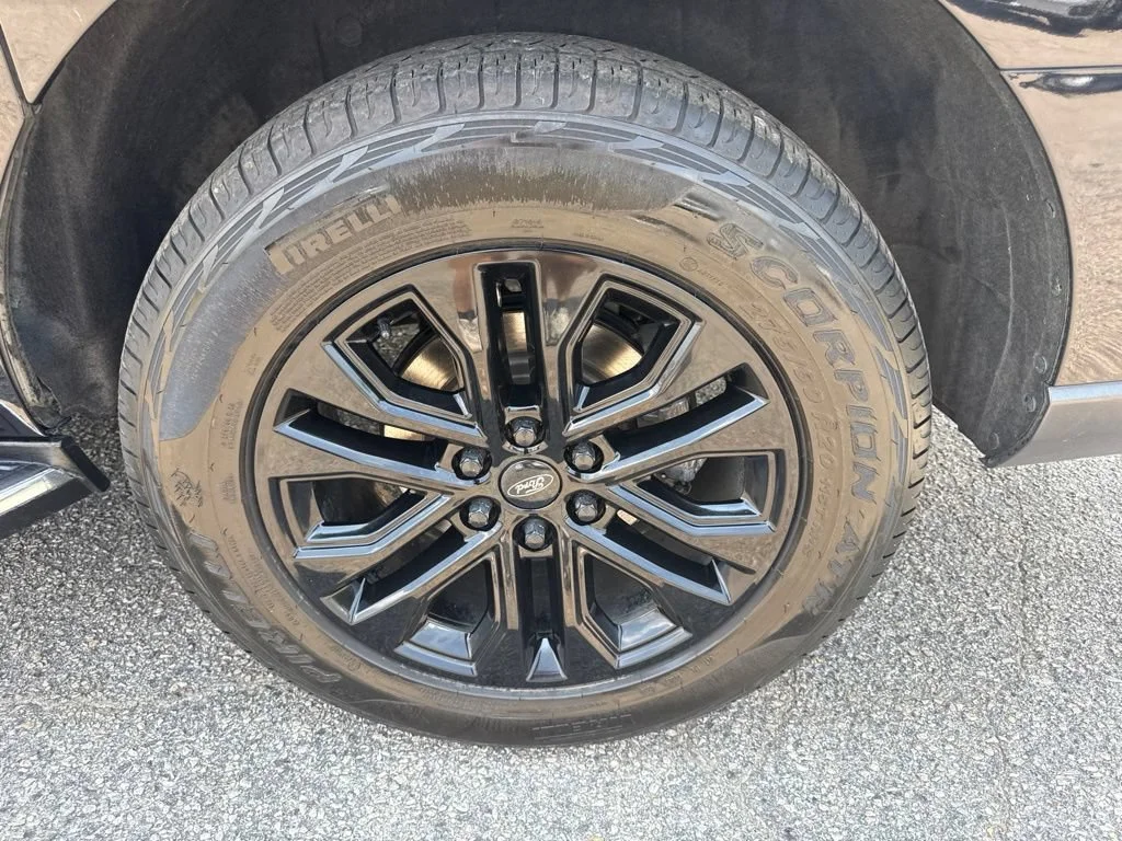 Used 2022  Ford Limited image 36