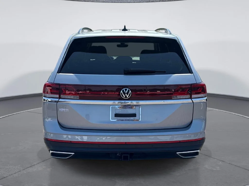 Used 2025  Volkswagen 2.0T SE w/Technology image 6