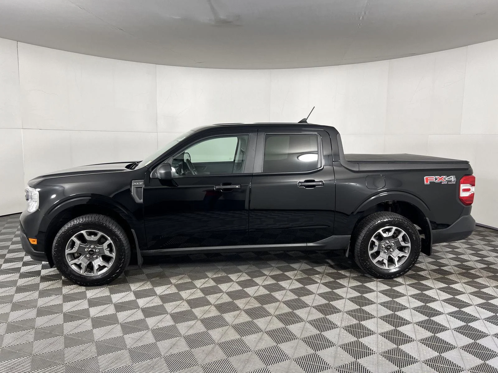 Used 2024 Shadow Black Ford  image 5