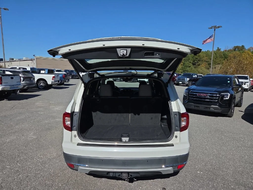 Used 2021 White Honda Touring image 26
