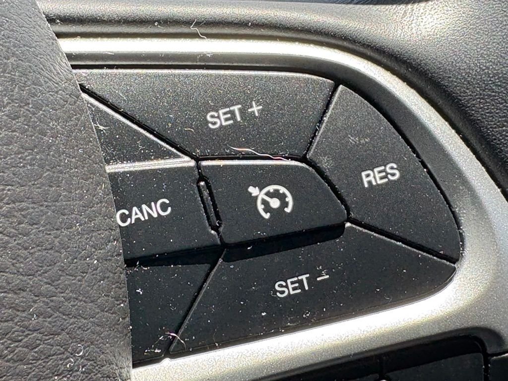 Used 2018 Black Jeep Latitude image 15