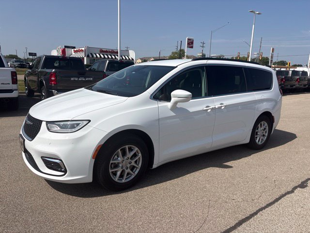 Used 2022 White Chrysler Touring L image 2