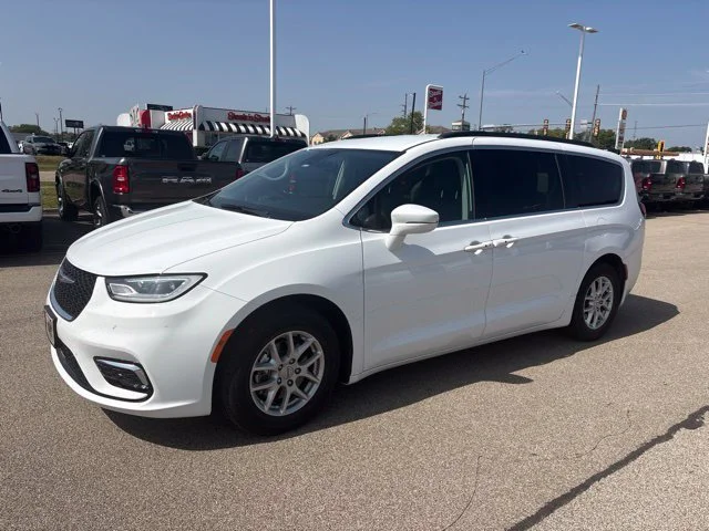Used 2022 White Chrysler Touring L image 2