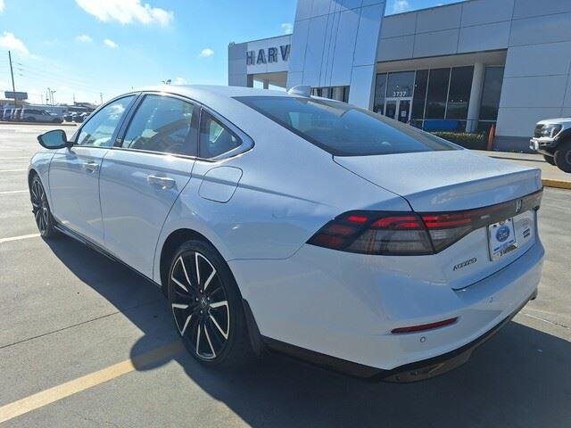 Used 2023 Platinum White Pearl Honda Touring image 3