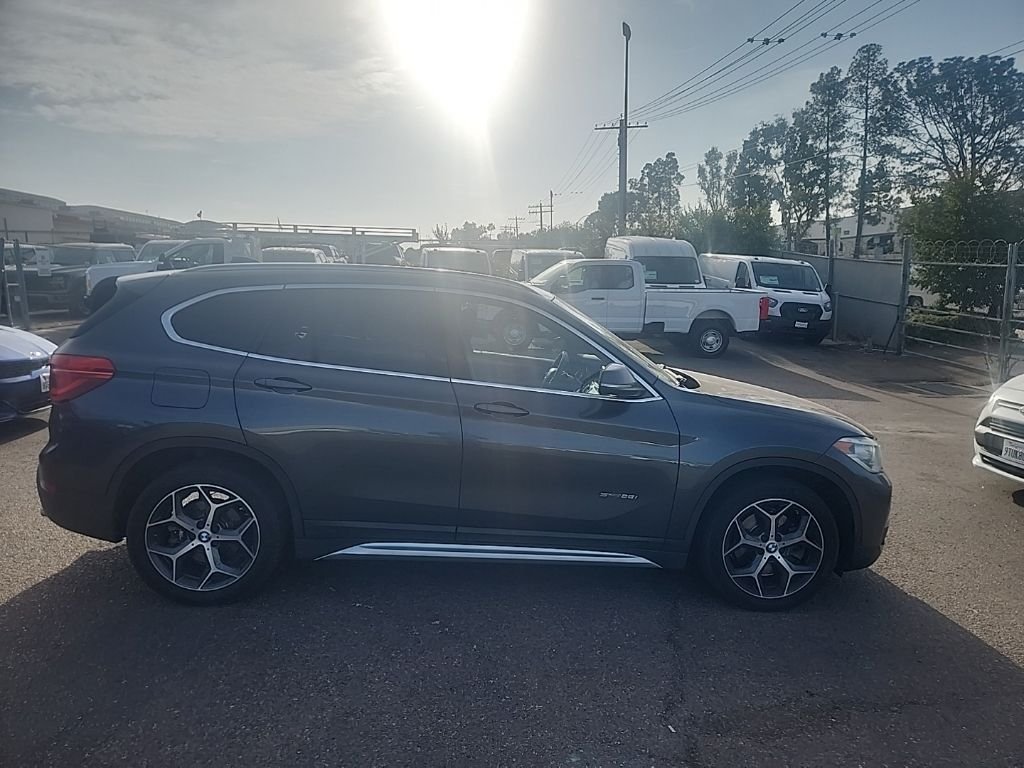 Used 2018 Mineral Gray Metallic BMW sDrive28i image 17