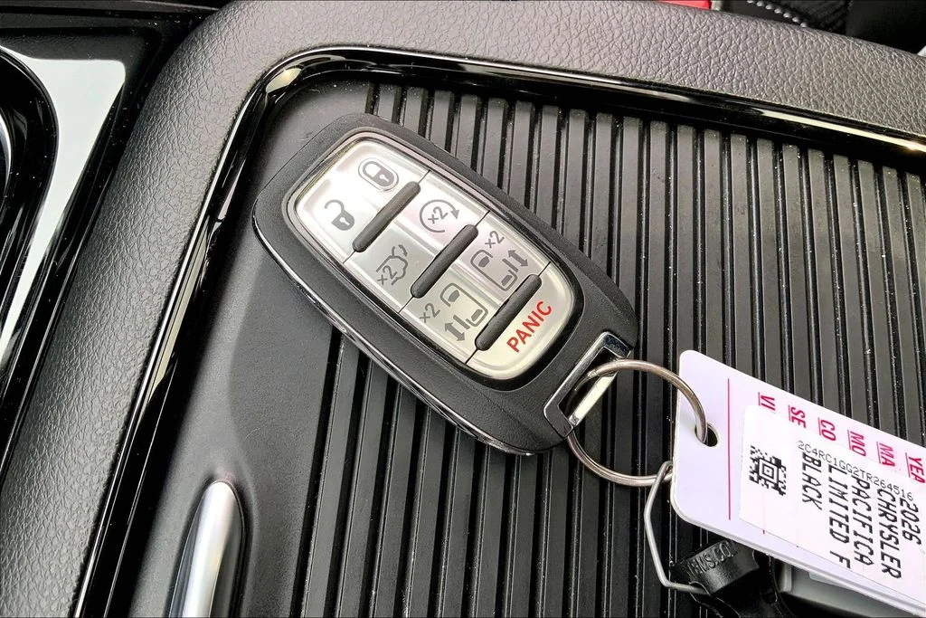 2026 Chrysler Pacifica Limited - Photo 10