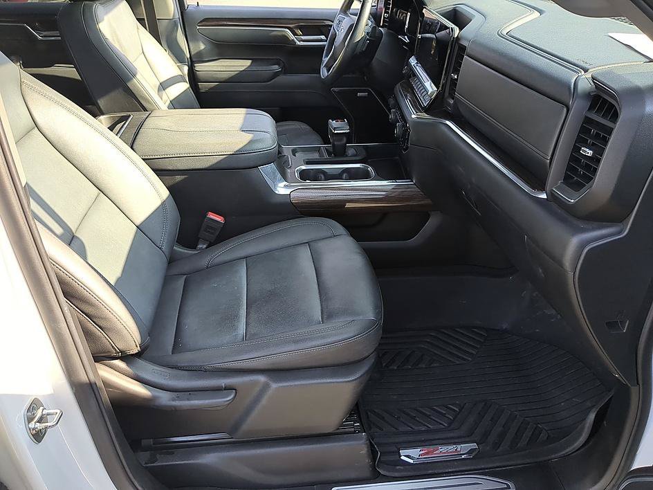 Used 2025 Summit White Chevrolet RST image 35