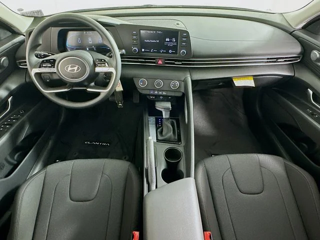 New 2026 Hyundai ELANTRA SE