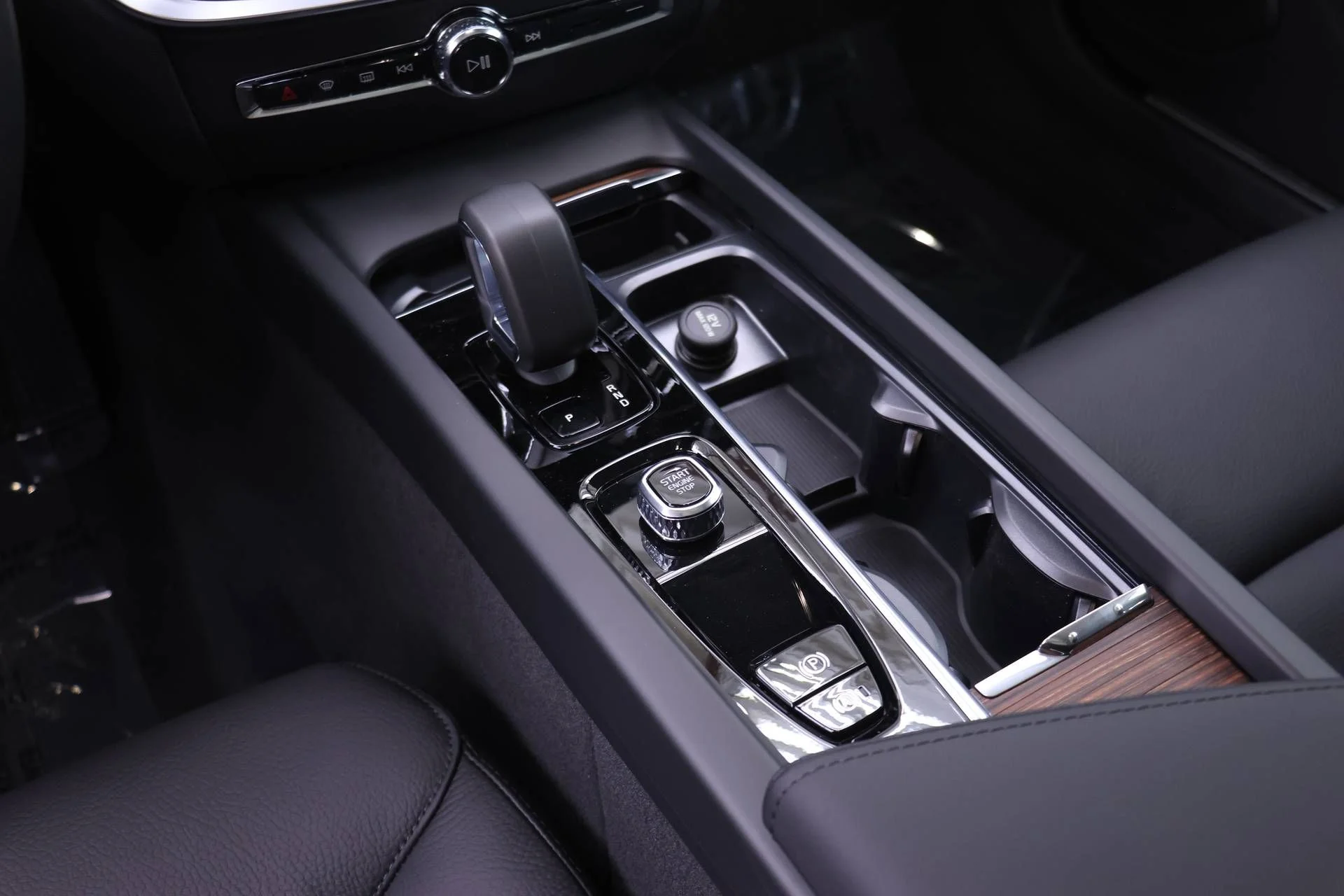 New 2026 Vapour Grey Volvo Plus image 14