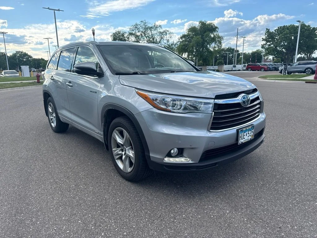 Used 2016 Silver Toyota Limited Platinum image 1
