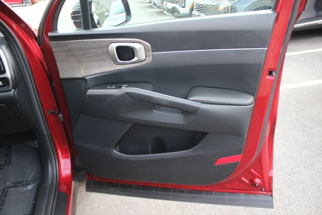 Used 2022 Red Kia S image 33