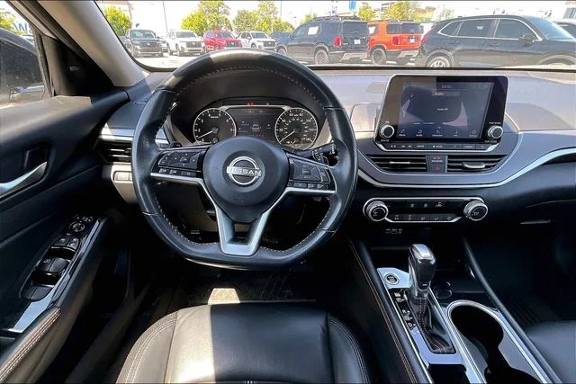 Used 2024 Silver Nissan 2.5 SR image 8