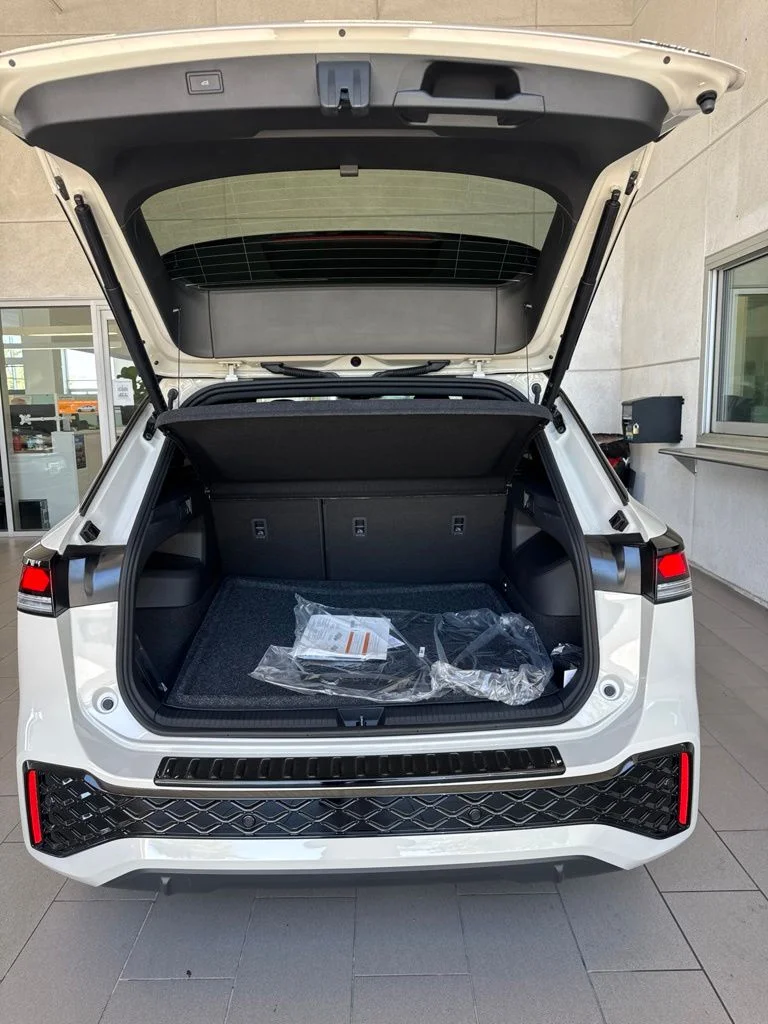 New 2026 Silver Volkswagen 2.0T SE R-Line Black image 11