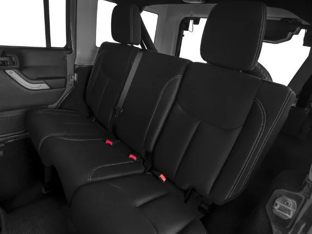 Used 2016 Billet Silver Met Jeep Sahara image 8