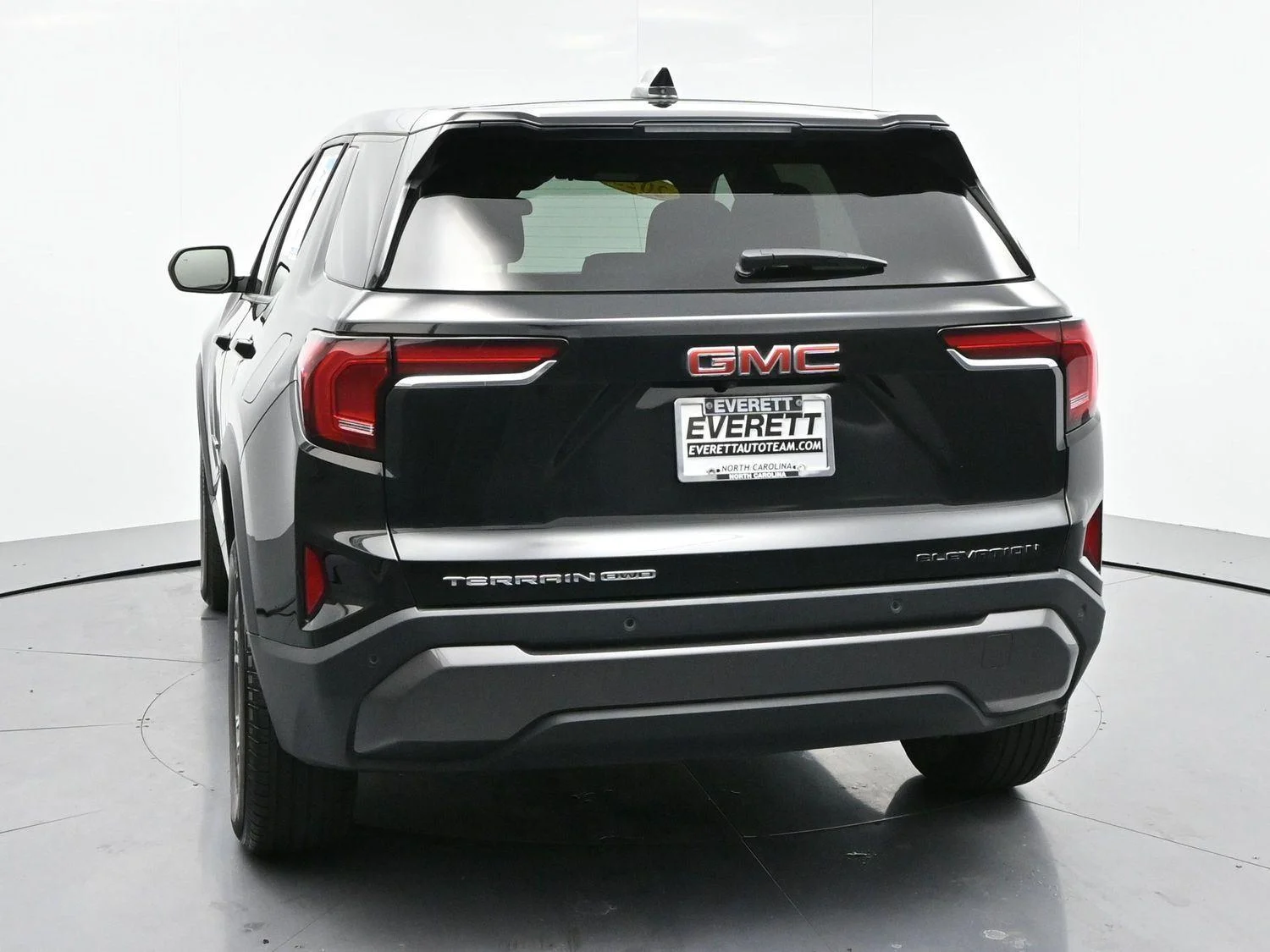 Used 2025 Ebony Twilight Metallic GMC Elevation image 6