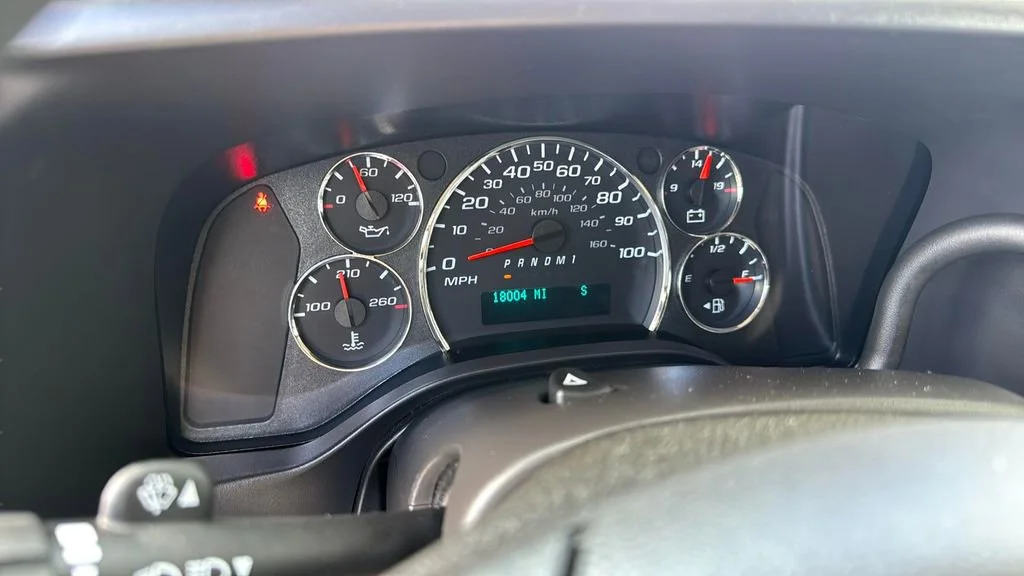 Used 2025 Summit White Chevrolet 1LT image 19