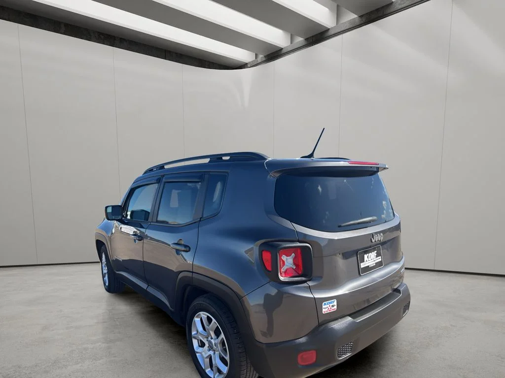 Used 2017 Granite Crystal Metallic Clearcoat Jeep Latitude image 3
