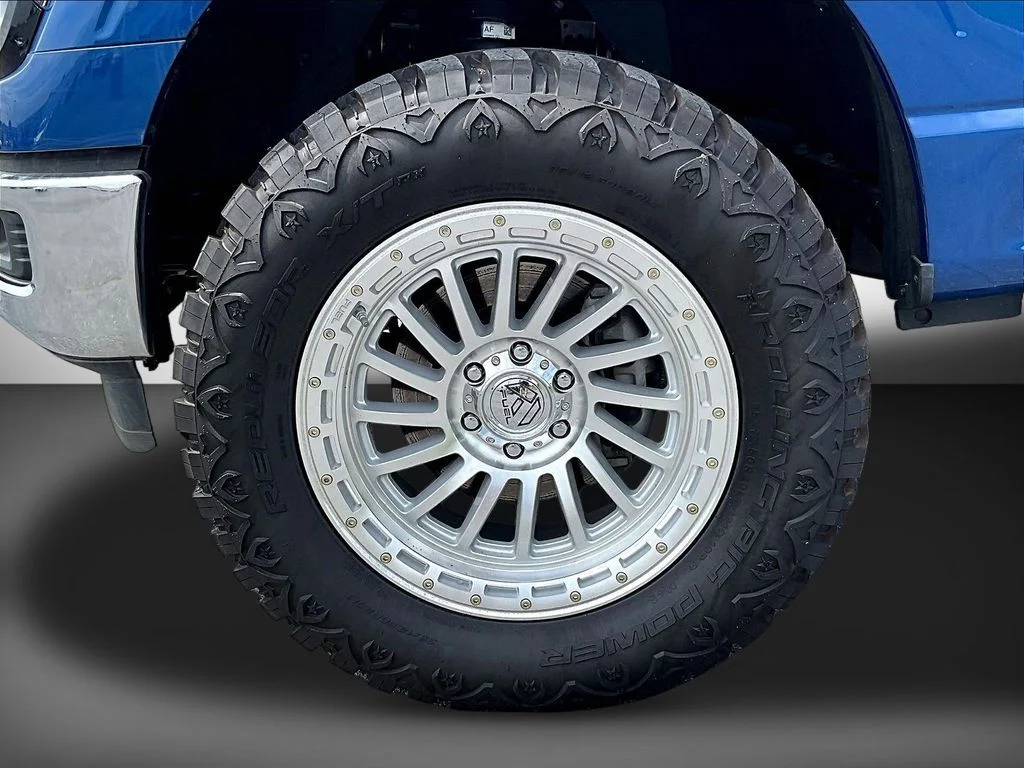 Used 2025 Blue Ford XLT image 30