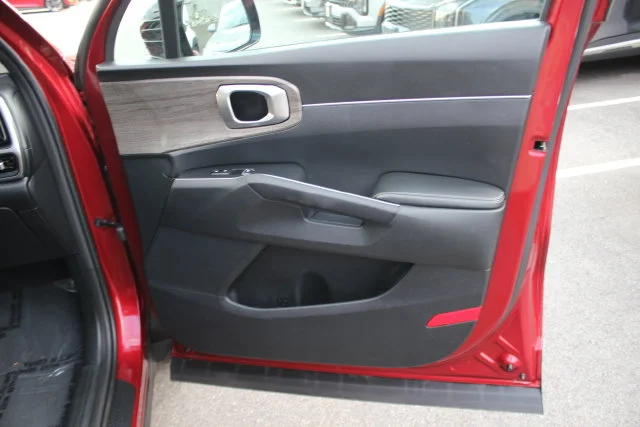 Used 2022 Red Kia S image 33
