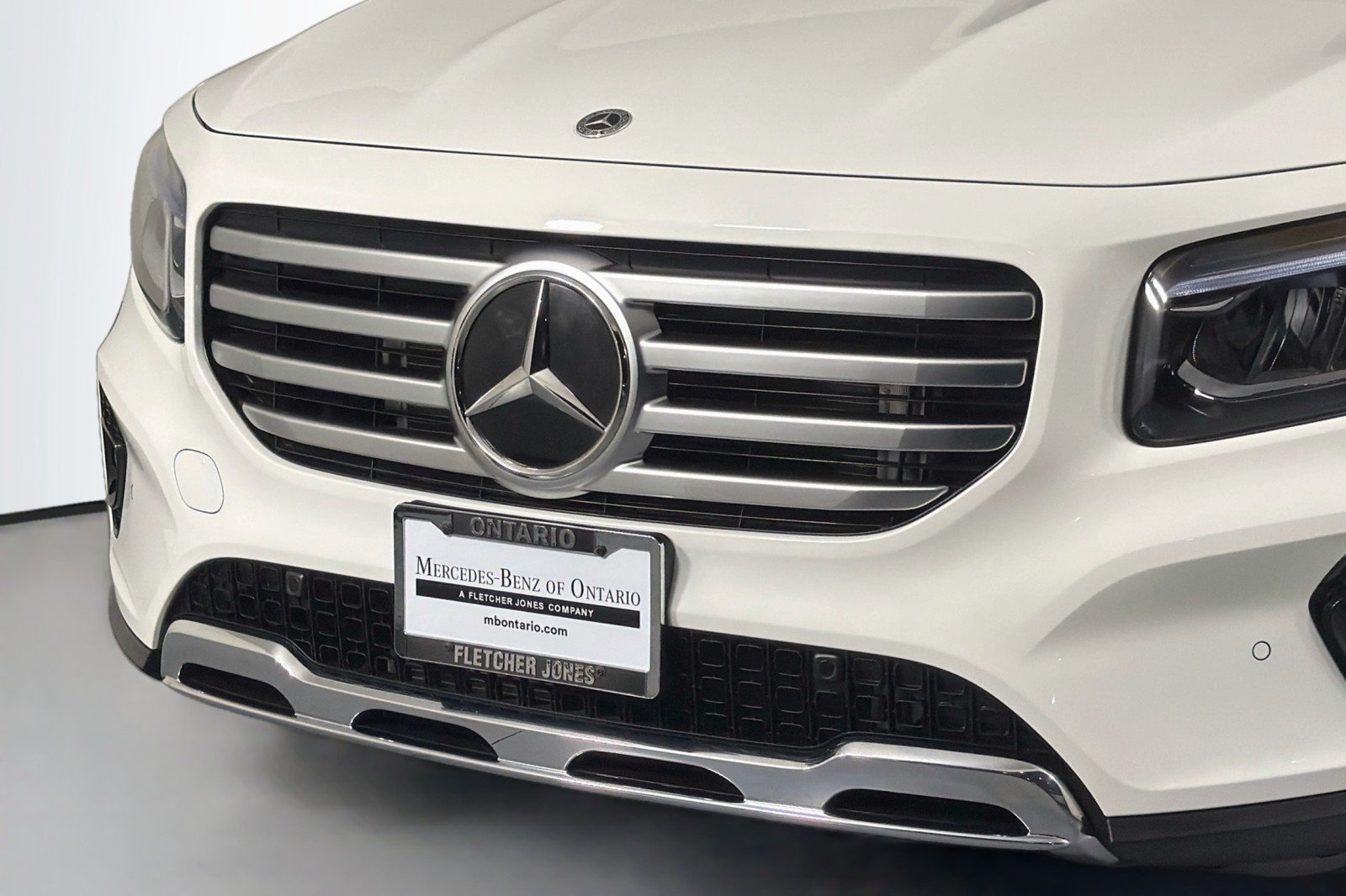 Used 2025 Polar White Mercedes-Benz GLB 250 image 12