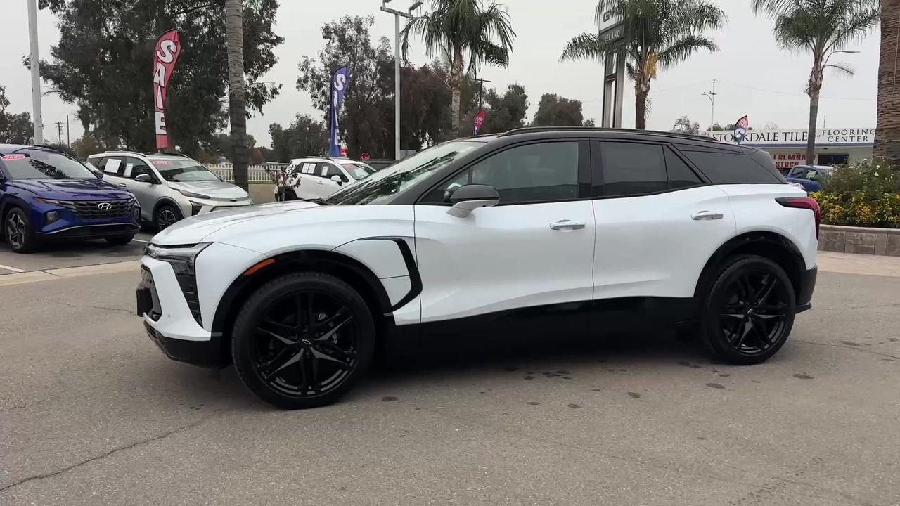 Used 2026 Chevrolet Blazer EV RS with VIN 3GNKDDRM9TS129868 for sale in Delano, CA