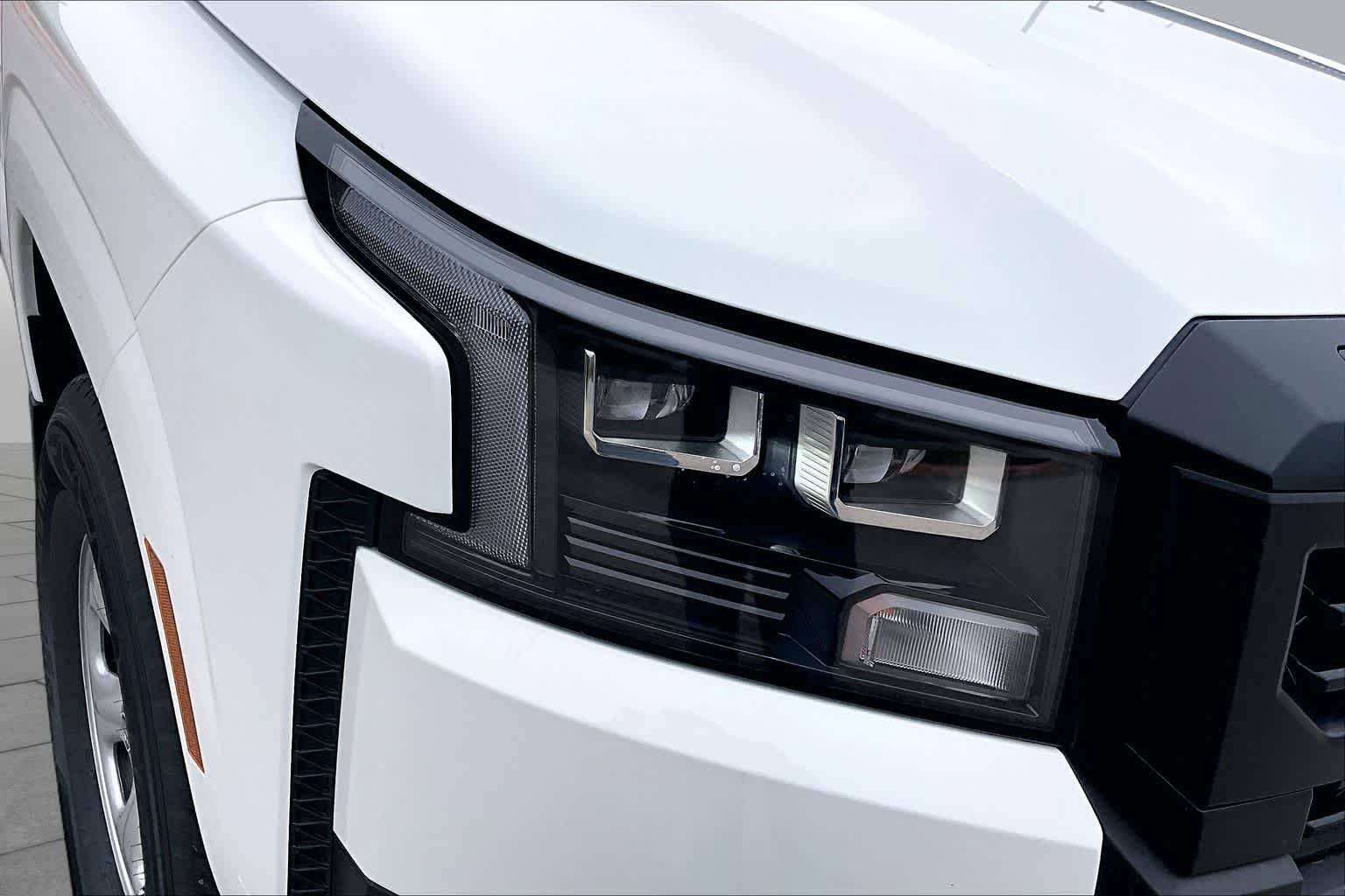 New 2026 Glacier White Nissan S image 18