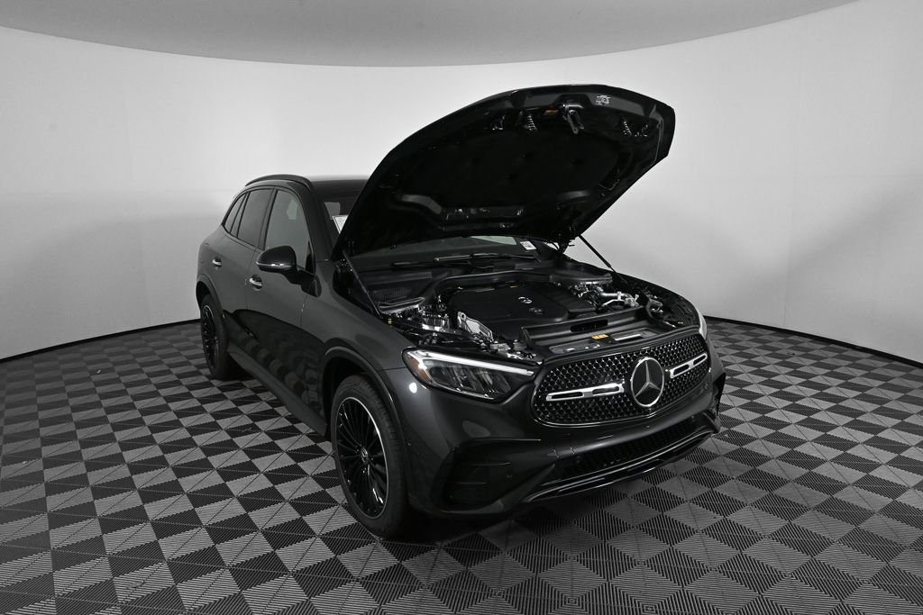 New 2026 Graphite Grey Metallic Mercedes-Benz GLC 300 image 32