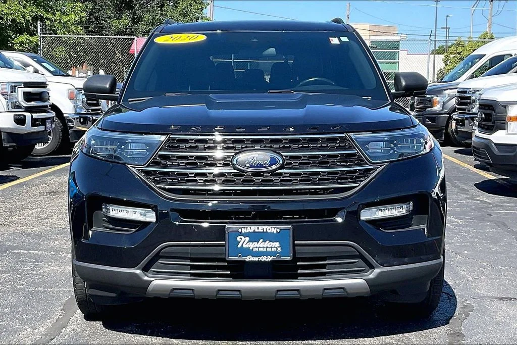 Certified Used 2020 Black Metallic Ford XLT image 2