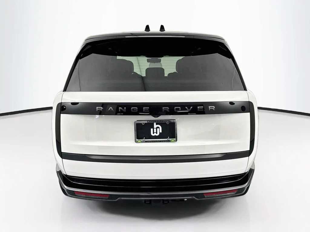 Used 2025 White Land Rover SE image 6
