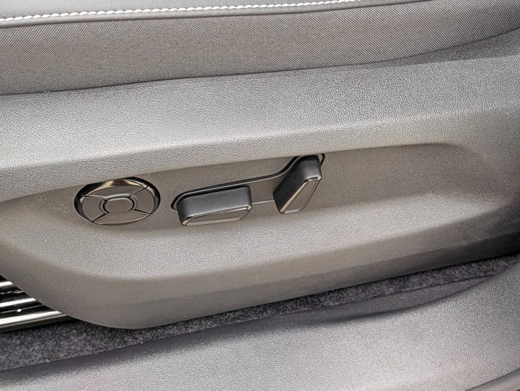 New 2026 Beige/tan Volkswagen 2.0T SE R-Line Black image 12