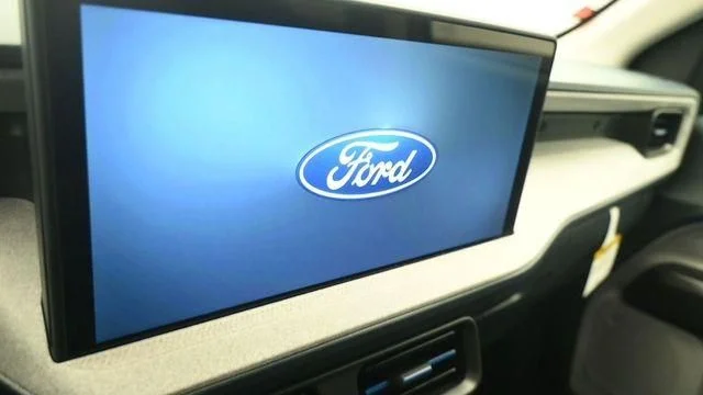 New 2026 Azure Gray Metallic Tri-Coat Ford XLT image 16