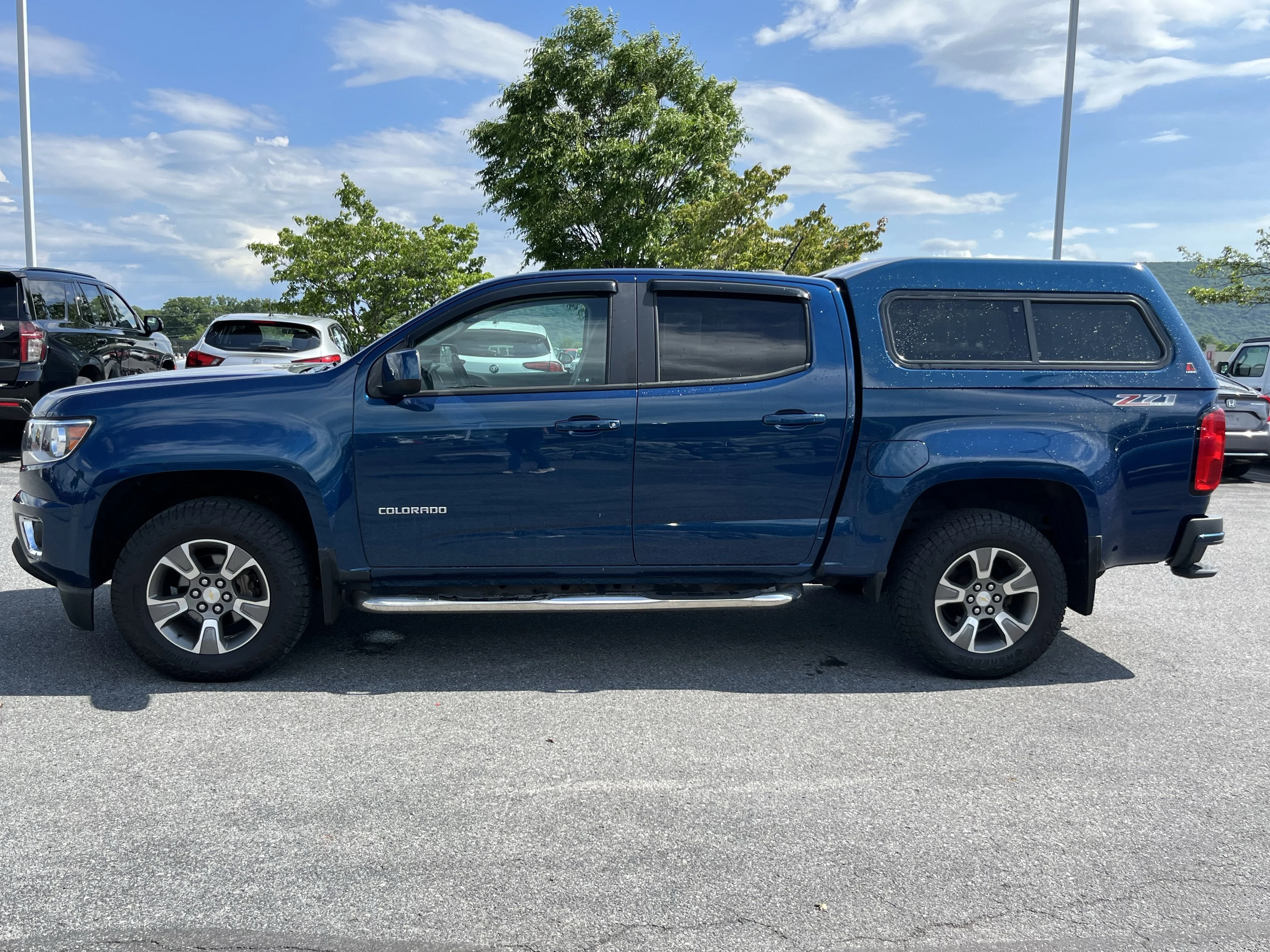Used 2019 Pacific Blue Metallic Chevrolet Z71 image 9