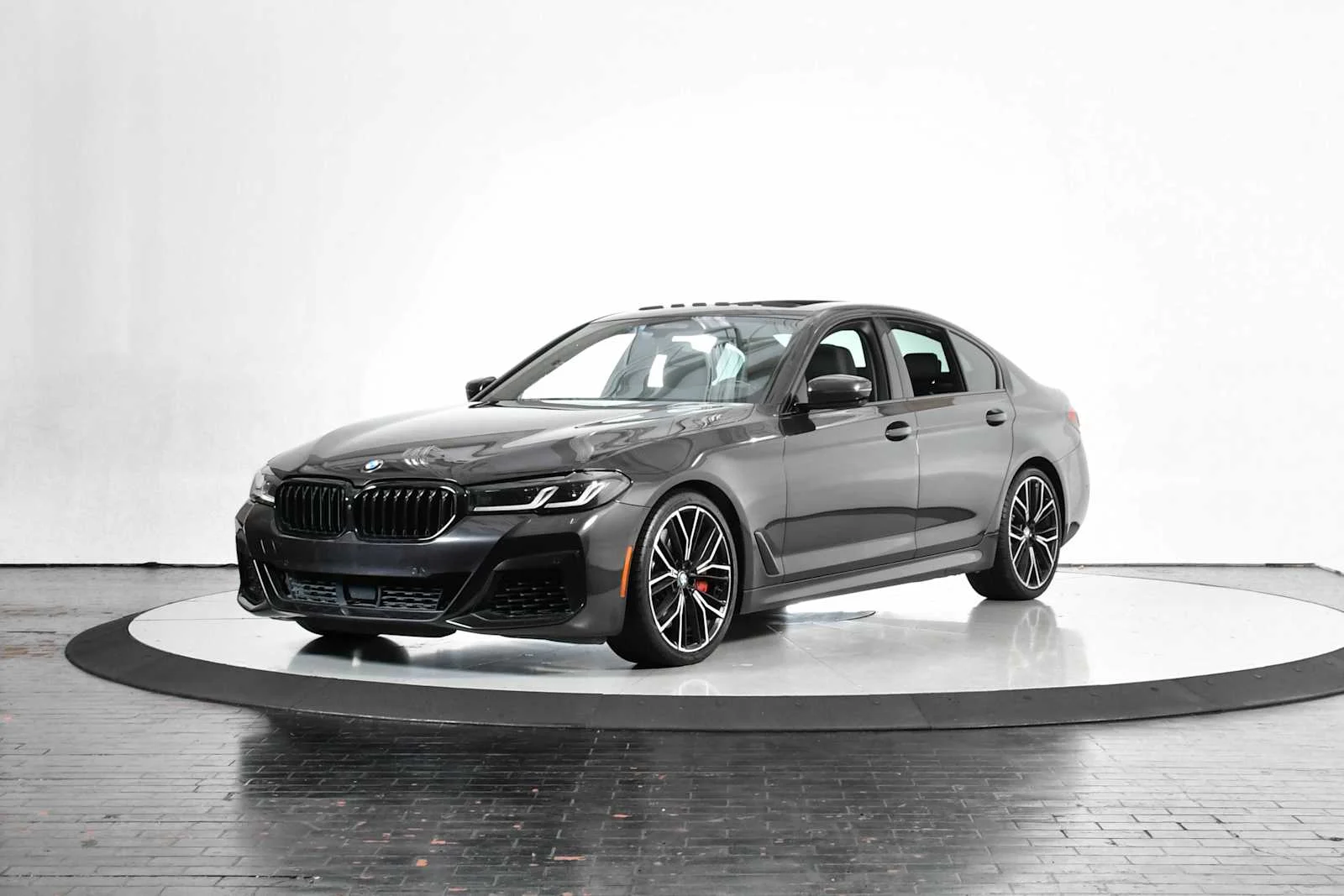 2021 BMW 5 Series M550i xDrive Sedan's photo