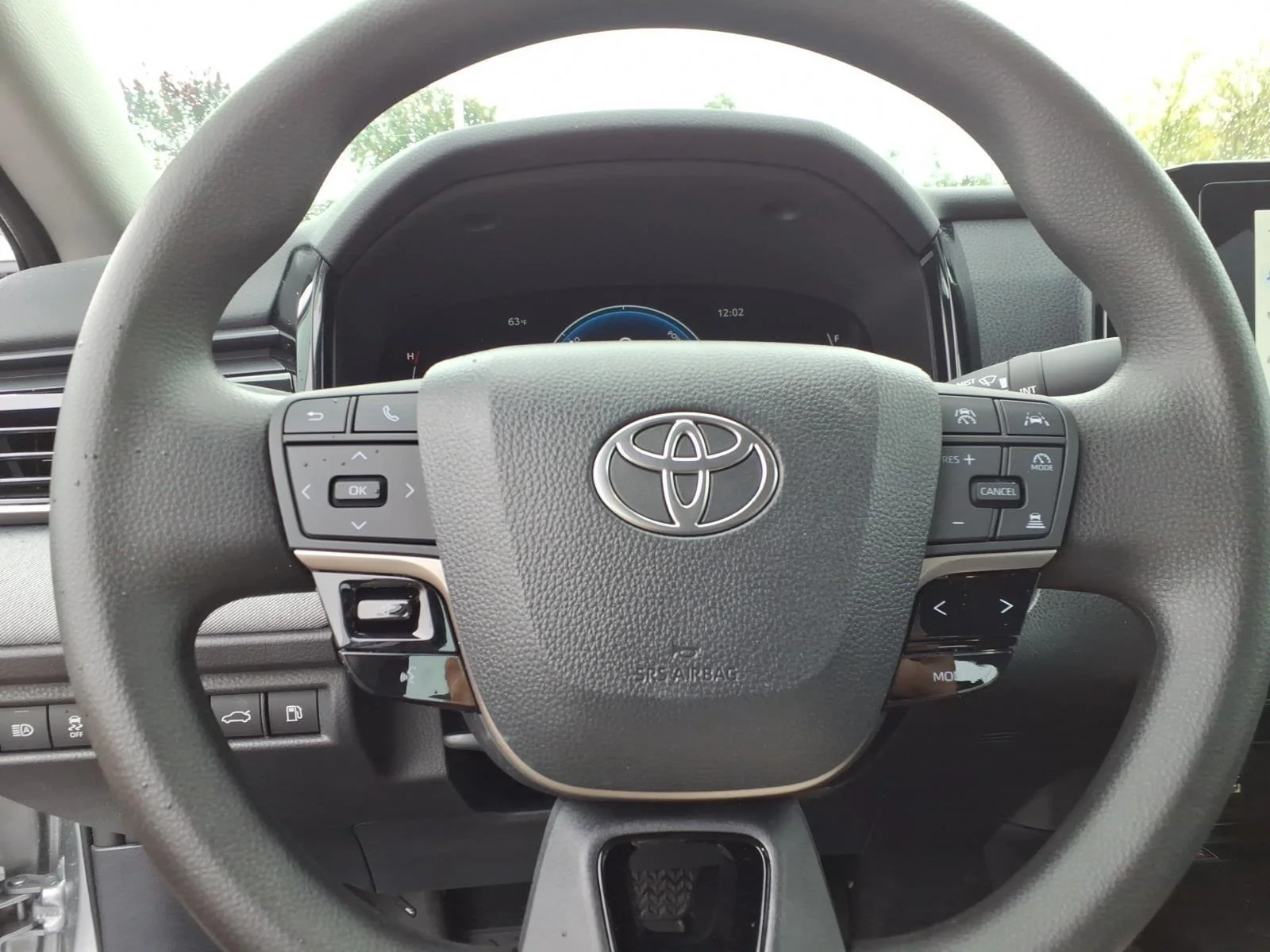 Used 2025 Celestial Silver Metallic Toyota LE image 25