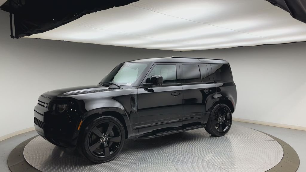 Used 2025 Santorini Black Metallic Land Rover X-Dynamic SE image 6