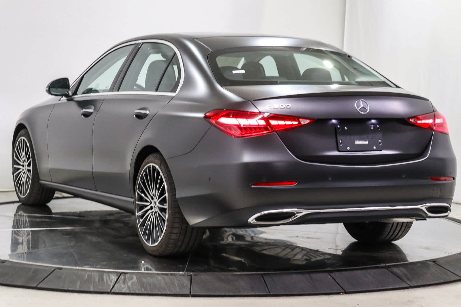 New 2026 MANUFAKTUR exclusive graphite grey magno Mercedes-Benz C 300 image 4