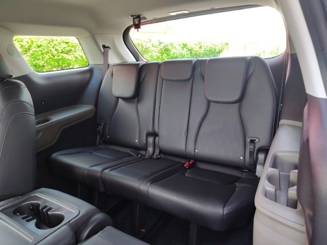 Used 2025 Red Kia LXS image 28