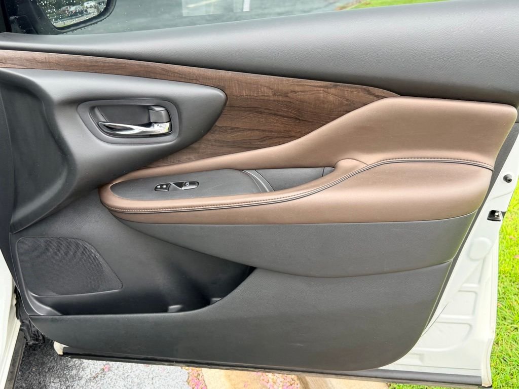 Used 2019 White Nissan Platinum image 11